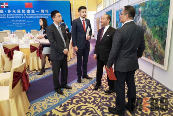 9170金沙集团_9170金沙国际出席中国-多米尼加建交一周年庆祝招待会