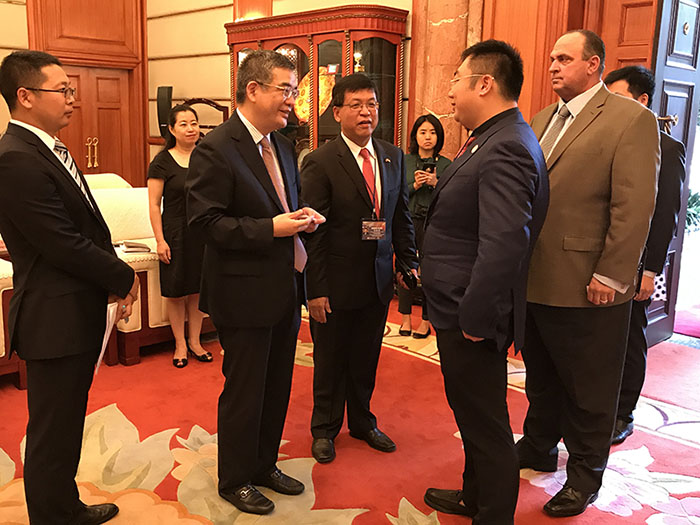 9170金沙集团_加州代表团9170金沙国际总裁徐鹏会见四川